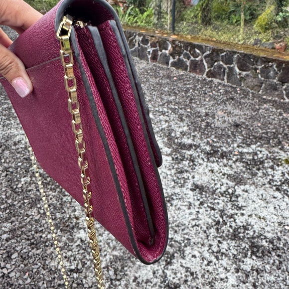 Henri Bendel NWT $278 Uptown Clutch Wallet on Chain Burgundy Leather Gold Chain